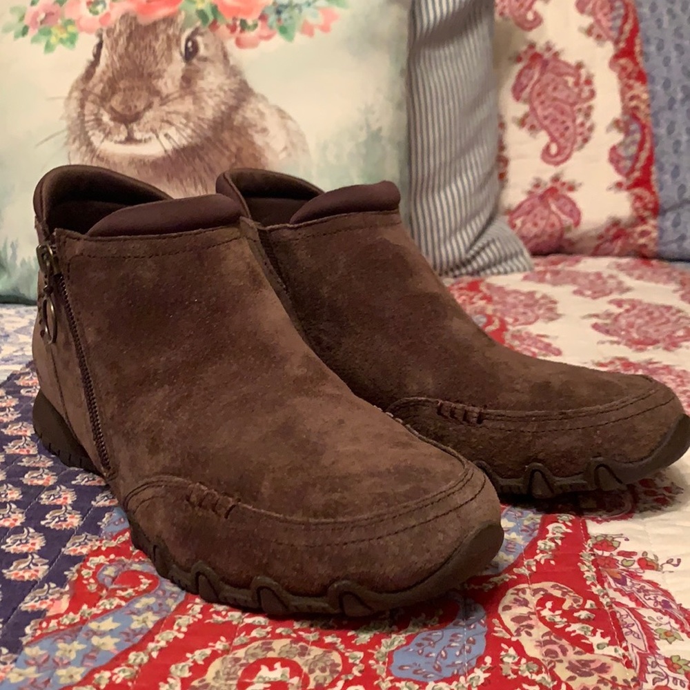 Skechers brown suede bootie